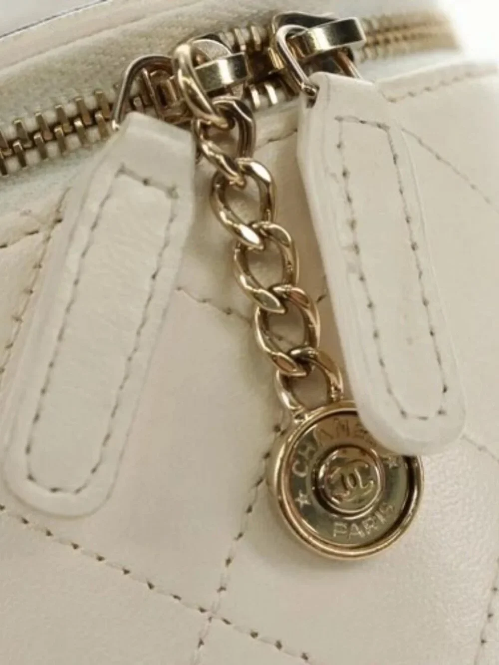 CHANEL Matelasse Chain Vanity Bag Lamb Skin White Gold CC Auth 188894SAM